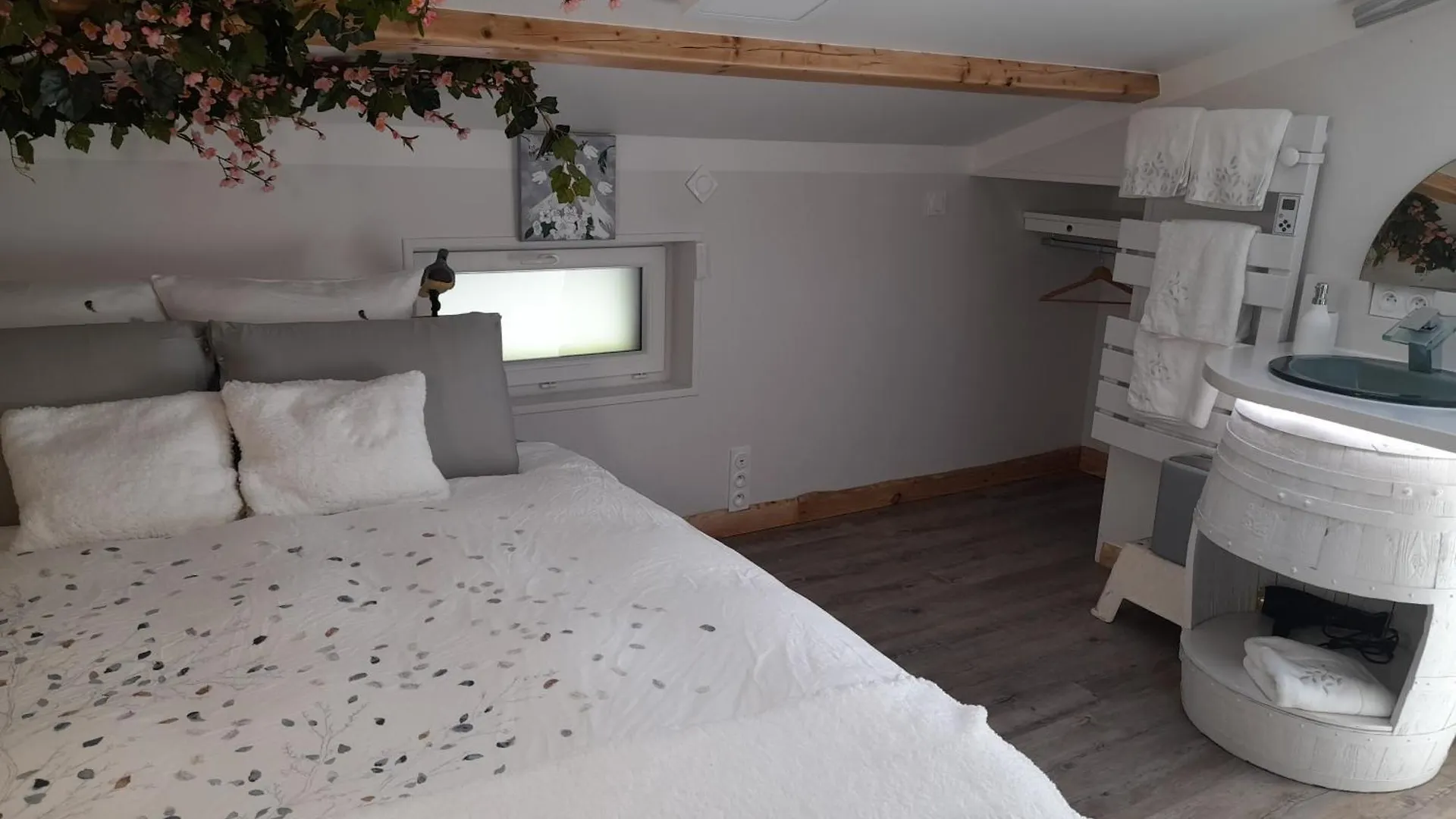 Bed & Breakfast La Maison Du Bonheur - Chambre Tourterelle - Borne De Recharge Ve Saint-Bernard